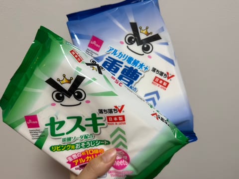 人生で初めて日用品の差し入れもらってめっちゃ笑った😂コンビニでお金崩すのに買ったって😂😂けど一人暮らしだし掃除好きだし毎