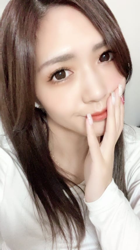 美容院行って髪色抑えて来たよー😉
チュルチュル🌼ྀི
久しぶりに暗めにしてみました😊

三連休だね💕︎
明日、明後日ご予