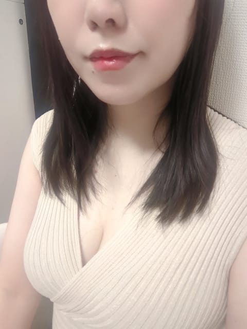 ミセス美オーラの凛です❤
本日桜川ルームにて20時から5時までいてます！
お部屋涼しくしてお待ちしております😊