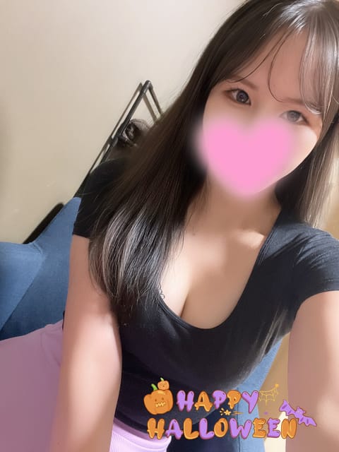 今日はハロウィンですね🎃👻
幼稚園の子供達が仮装をして朝の散歩をしていて可愛かったです☺️✨
18時まで経堂ルームでお待