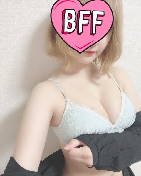 しゅっ！
今金髪ボブです🧏‍♀️🧏‍♀️

本日来て下さる本指名のお客様方、雨が少し降ってるので気をつけてお越しください