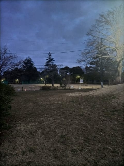 珍しく遅めの時間からのスタート！
今週他店含めご予約満了
しております🥰

ここのところ風強い〜🍃
今朝のウォーキングは