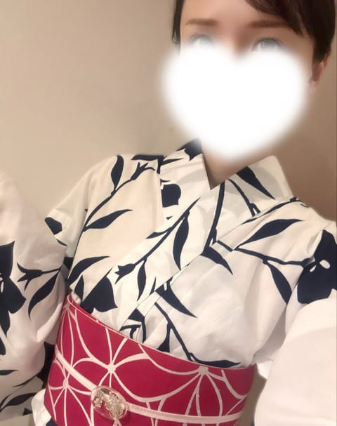 おはようございます♬

祇園祭の浴衣はシンプルなデザインが好きです👘ピンクもかわいいし、紺色も大人っぽいのでいつも迷って