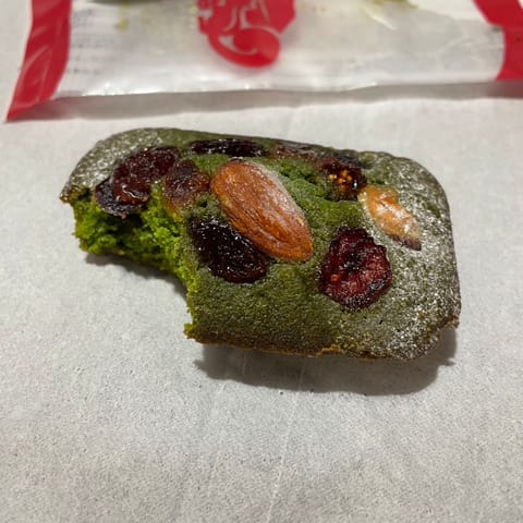 今のわたしの心の支えは、いただいたお土産を味わってる時なんだ〜。

お客様が私を思い出してくれるように、私も大事な方のこ