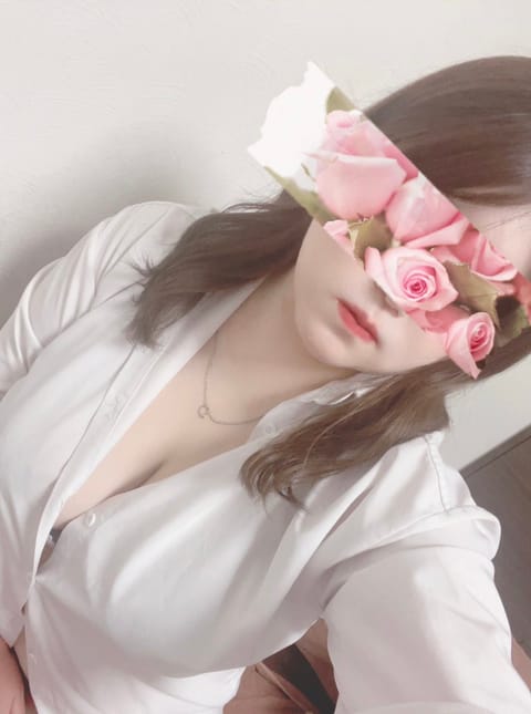 こんばんは🌙
本日、19時半ｰ3時で出勤してます🥰
久しぶりで緊張してますが沢山の方に会えたら嬉しいです！待ってます💌♡