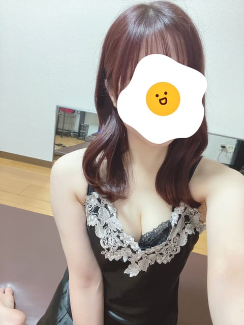 こんばんは🌙* :ﾟりおなです！

今日は25時まで出勤してます😌お仕事で疲れが溜まってる方ぜひ癒されに来てください☺️