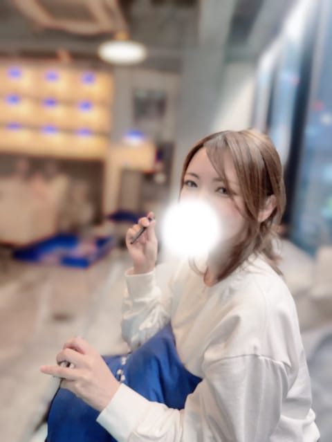 お姫様とデートしてきました！
眩しすぎて毎度照れるわたし🤣w

2件目は初シーシャに連れて行ってもらったぁ

石油王にな