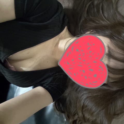 本日出勤しています🪄︎︎◝✩まだ空き枠ございますので、お問い合わせ頂けたら嬉しいです😖🩷🩷おまちしてますっ #メンエス 