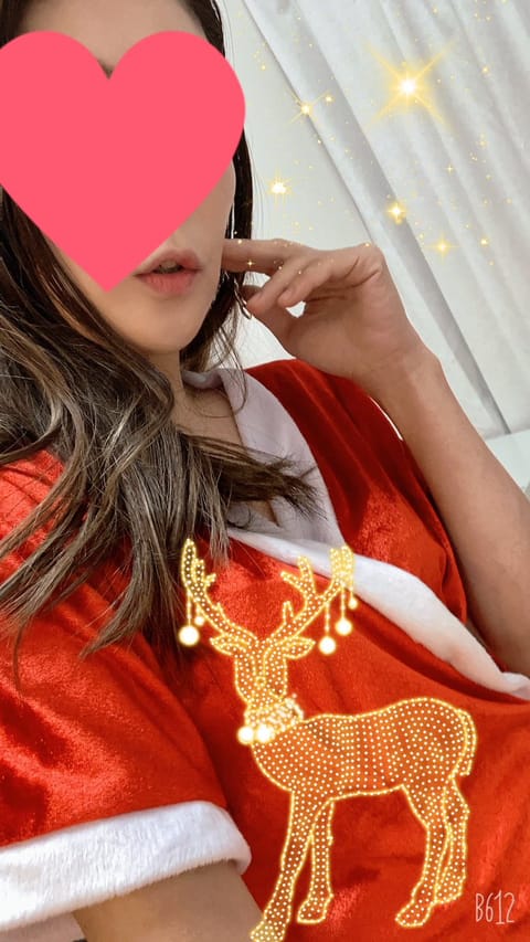 サンタコス🧑‍🎄一枚目試着💕
もうクリスマスかぁ🎄✨　
まったり愛ある施術をじっくりしっかりと😊優しさも込めて施術します