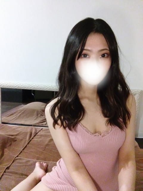 今日はちょっぴり大人めな雰囲気🫶
本日遅くまでいます🫧
久しぶりにお会いできるお兄さん、楽しみです！