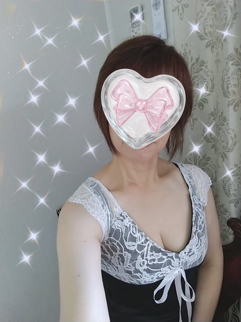 こんにちは☀😊
今朝のワン散歩🐕セミが結構
落ちていてワンコが興味津々😅    食べ物じゃないのは分かるらしい😁
一つ一