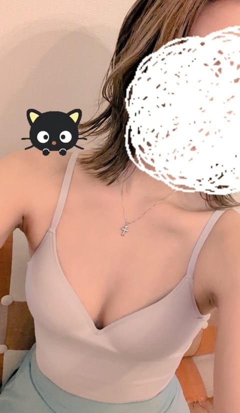 あやのです🐈‍⬛
本日21時〜お部屋います🏡
　
今日が年内最後の出勤です🌙
リフレッシュしに来てくださいね🫶🏻
お部屋