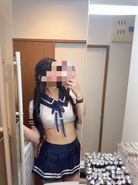 出勤しました🌸

今週今日、明日のみの出勤なので
少ないですが、みんなに会えるの楽しみにしてます😊

セーラー服ってこん