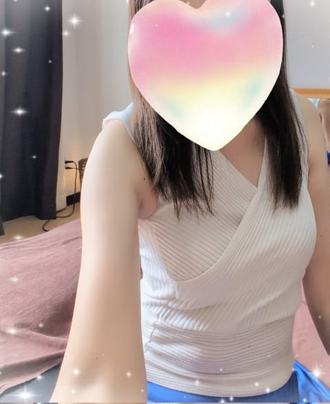 おはようございます☀
今日は12時〜18時まで出勤します☺️
暑くなるみたいなのでゆっくりと
涼みにぜひいらしてください