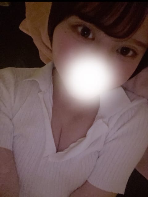 今週のシフトです❕(写真撮って無さすぎて前のやつしかない！ごめん！)
・27日(水)18時〜25時 🈳あり
・29日(金