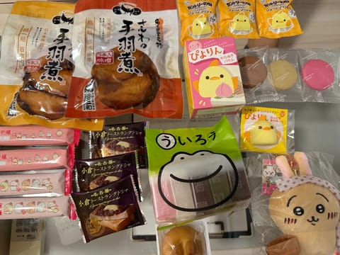 本日完売ありがとうございました🈵🧡
いっぱい差し入れもありがとうう！！
うさぎ可愛すぎる…ヤリイカのマグネットもお気に入