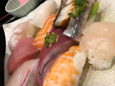 皆様ご機嫌よう🫡本指名様初めまして様ご予約満了ありがとうございました。暖かくなってきました🌸3月も沢山の紳士🎩様と出会え