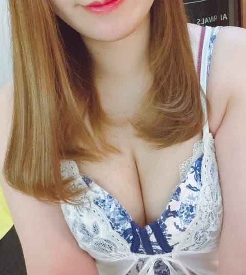 今日　12/22 20-2時
本川越ルーム出勤します❣️
まだまだ緊張しますがお誘いお待ちしております〜ドキドキ☺️