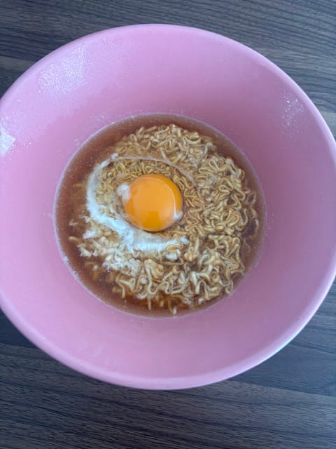朝からたまにはチキンラーメンもありかな？🐥🍜

全然映え写真じゃないけど😂