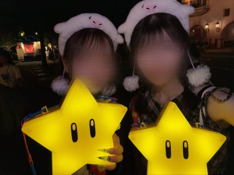 ちなみにこれは友達と言った時の写真(՞ o̴̶̷̤   o̴̶̷̤ ՞)ユニバのお宝写真まだまだあります♡今週は木曜日と
