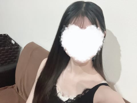 昨日は満枠ありがとうございました！
初出勤でドキドキでしたが優しいお客様にたくさん出会えて幸せでした🥰
今日も20時から