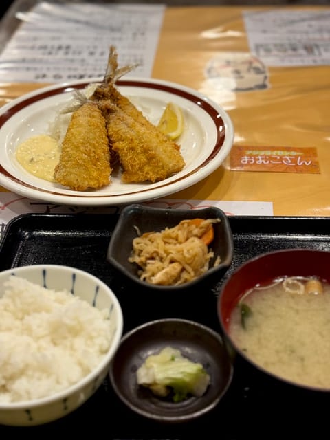 駅前四丁目にある《アジフライセンター おむこさん》
美味しい美味しいとは聞いてはいたけど⋯

「なんだこりゃゃ🤍🤍🤍」
