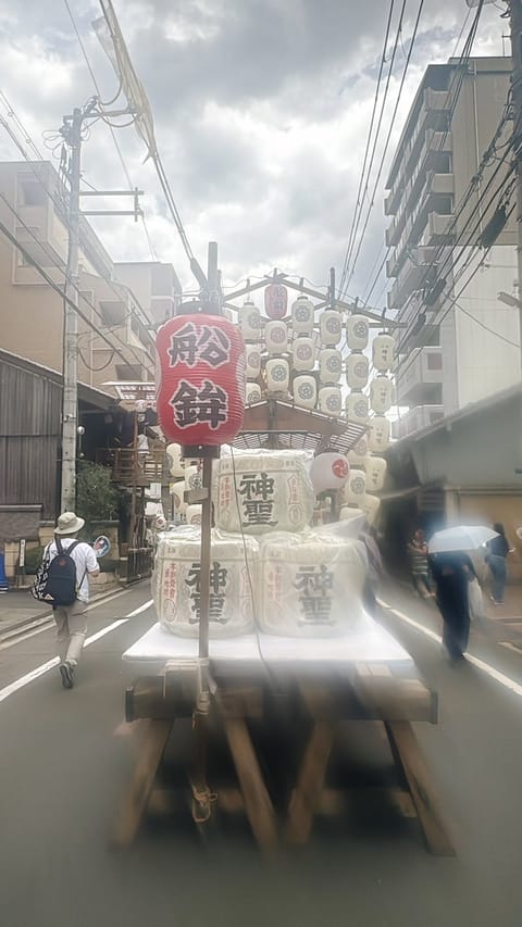1ヶ月前くらいに汗だくになりながら、ソロ祇園祭に行ったことを思い出した祈織です🪻

いろんなご縁が繋がって、新大阪にたど