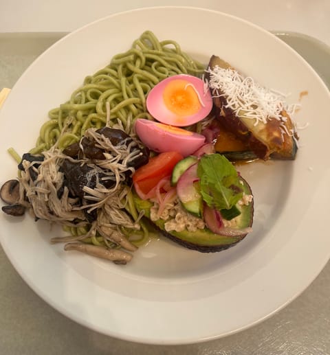 今日のご飯🍽️
朝:鉄分ヨーグルトの飲み物
昼:一杯とおつまみ
夜:こちら💁‍♀️
