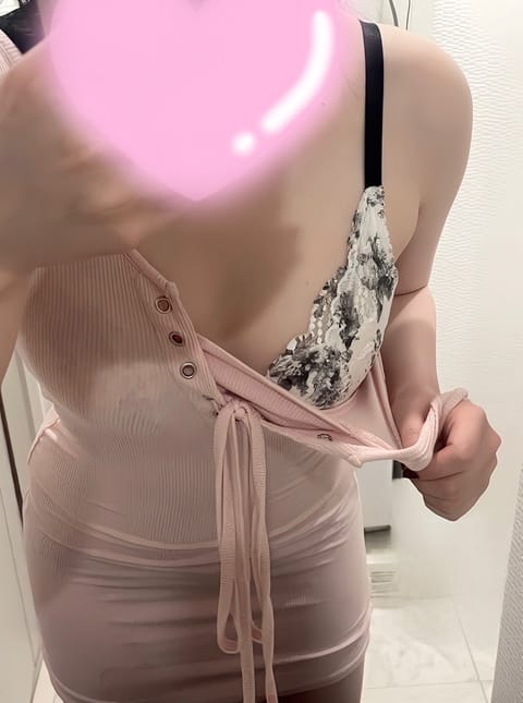 こんばんは〜！

本日30日20:00〜5:00
出勤してます🐰🎀

🈵20:00〜
🈳21:10〜

事前予約ありがと