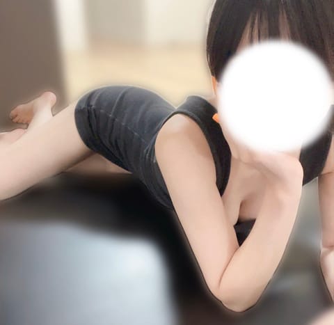 しおり出勤しました🧸

今週雨多いのやだなぁ😫

次の出勤が1週間後になっちゃうから
今日お時間あるお兄さま会いにきてく