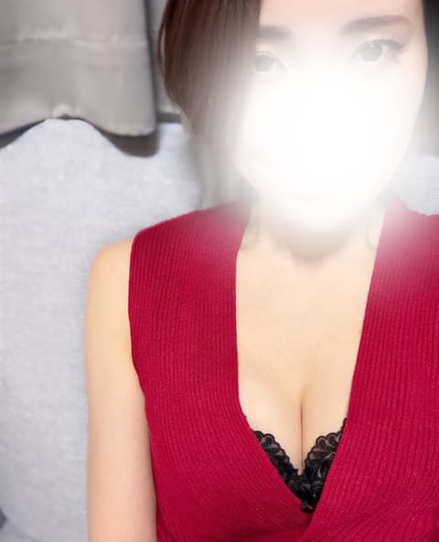 明日は出勤🕊️
事前予約で🈵になりました♡
皆さまありがとうございます☺️

次回は…
3/15(日)13:00〜18: