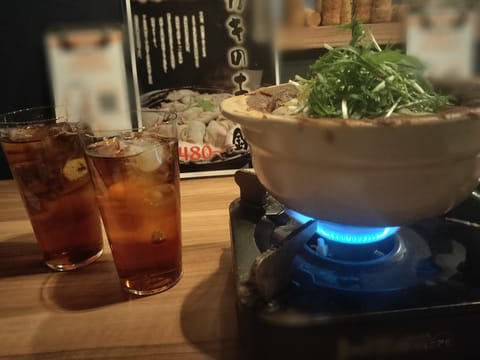 一人やのに2つ飲み物来た。笑

いつも来てくれてるからと特別に一人前でお鍋作ってくれました😎✨
ありがとです💙♥️

行