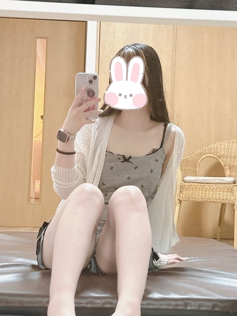 おはようございます！
遅くなりましたが今日は4日目！

ちょい寒で出勤前にアウター着て外ぶらぶらしてきました〜

お昼休