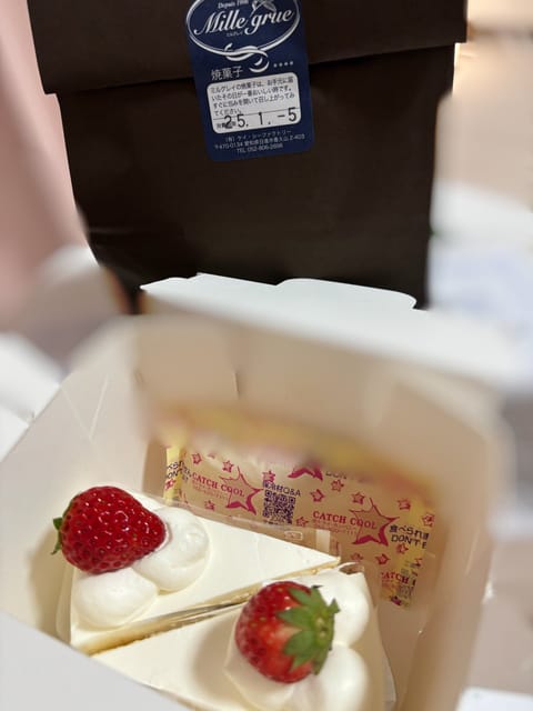 本日もご予約ありがとうございます₍ᐢ⑅•ᴗ•⑅ᐢ₎ദ⸒⸒🤍
本指様が一足早いクリスマスケーキをもってきてくれました🎅

