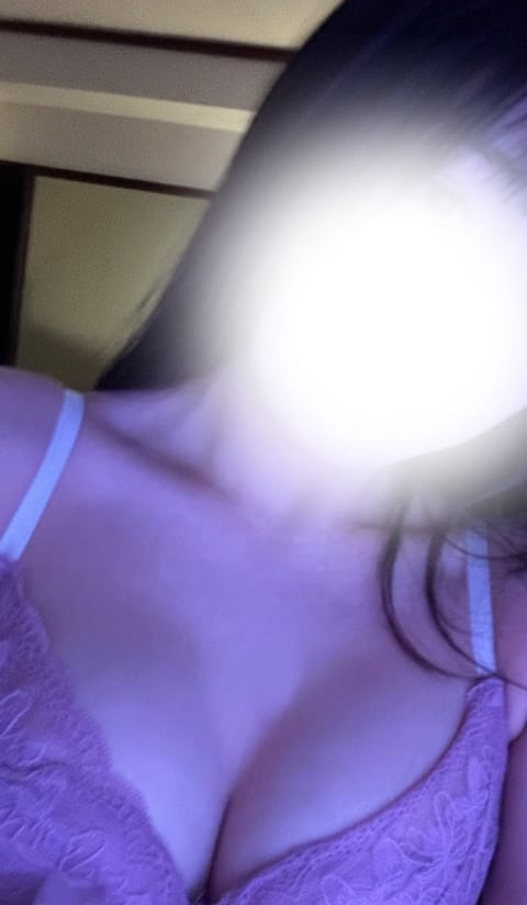 明日11:00~20:00出勤します🍀*゜
最近忙しくて全然出勤出来ないので、会いに来て欲しいです❕