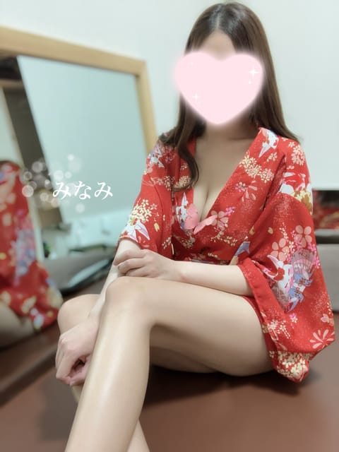 こんばんは〜！みなみ出勤しました🎀
4月8日(火)19時30分〜23時30分
🈵19時30分〜
🈳21時40分〜
先週は