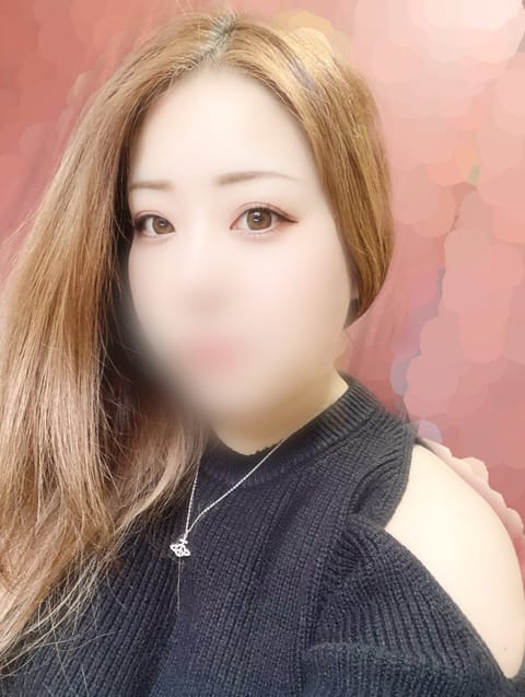おはようございます☀️

出勤しましたー！

昨日も出勤予定だったけど
皮膚科の予約入れてたの
すっかり忘れてたのでお休