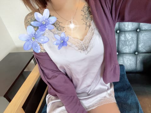 こんにちは🌞
今日は早い時間からご予約頂いて嬉しいです☺️❣️✨
ご予約頂いたお兄さん方気をつけて来てくださいね🍀
お部