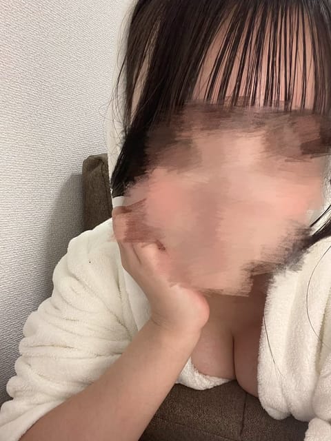 今日は華金💫
みなさん今から何しますか？💕
冷えきった体を温めに来ませんか…？

次の枠22:40-
是非遊びに来てくだ