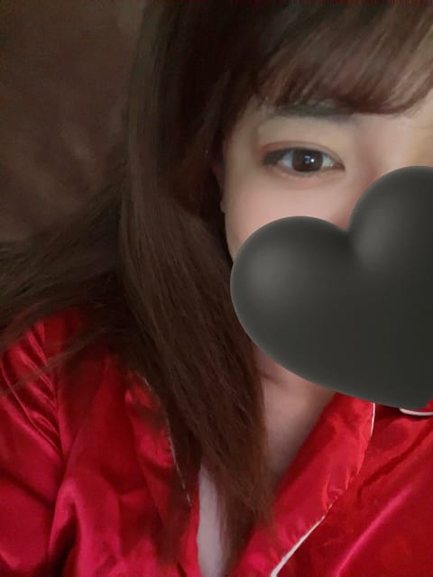 嬉しいことに1枠来て下さる方が決まりました👏
ドキドキですが精一杯癒してきます🍀*゜

初日は最近好きな赤の衣装です♥️