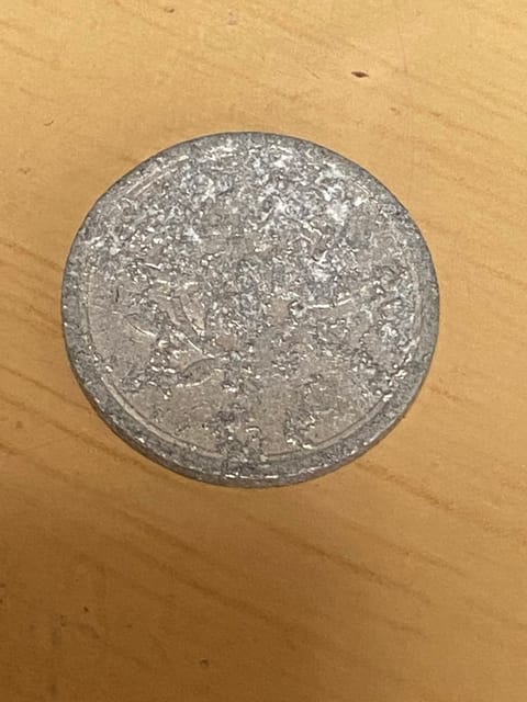 めっちゃ古い一円玉が我が家にきました。　これ使えるん⁇