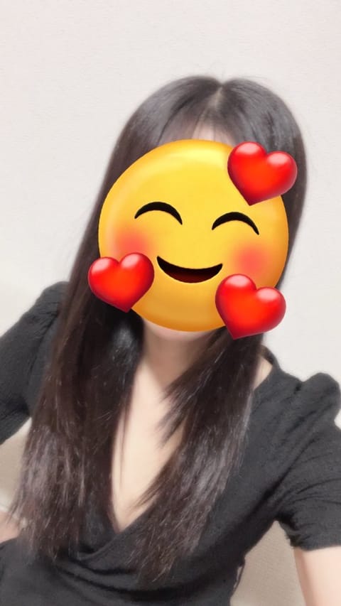 今日10時から15時まで出勤してます！

もしよければ癒されに来てくださいね☺️