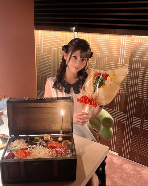 先日、またひとつ、歳をとりました🤦‍♀️👵🏻w
GW中は風邪っぴきでほぼ引きこもっていたので久しぶりにお洒落しましたん🎶