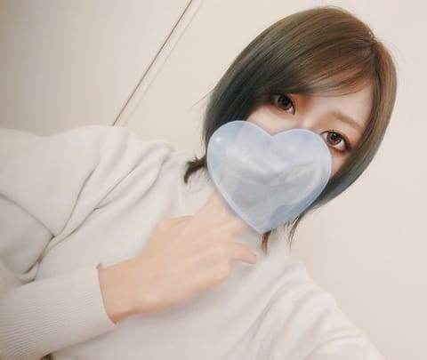 出勤しました〜〜〜

写真じゃ分かりにくいですけど髪染めてビジュ爆発してます✨✨
 
14:00~22:30までなのでお
