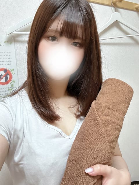 こんばんは！AQUA新人セラピスト鳴海はるです！🐰💕

明日7/3 12:00~22:00新横浜で出勤です！

そろそろ