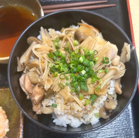 みなさんお疲れ様です♪
本日も24時から出勤です🙌
また寒波が来てどんどん寒くなるらしいので私といっしょにのんびりまった