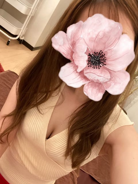 栗山です🌰

10時から出勤してますっ♡

ご予約お待ちしております☺️💗