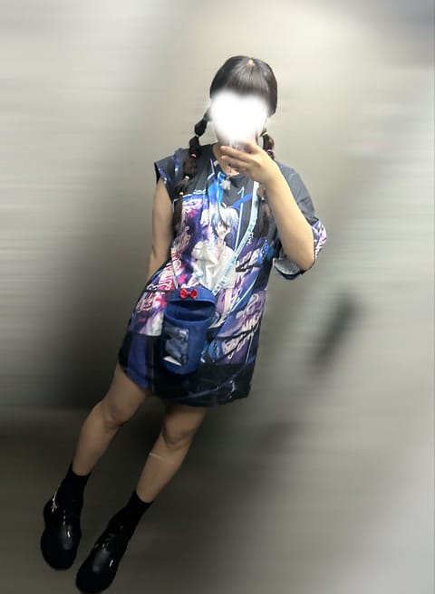 グラTとか私服で着ちゃうくらいにはアニメ大好きです🫶🏻

本日 ⏰12:00➰18:00 です❕

そういえばお店の営業