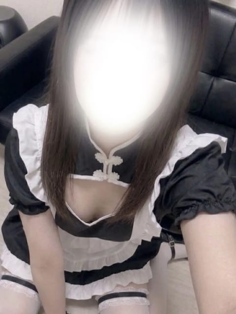 るん出勤です( ✌︎'ω')✌︎

この前ちいかわの映画見ました〜❣️

お兄様は最近何か映画は見ましたか？♡♡
るんに