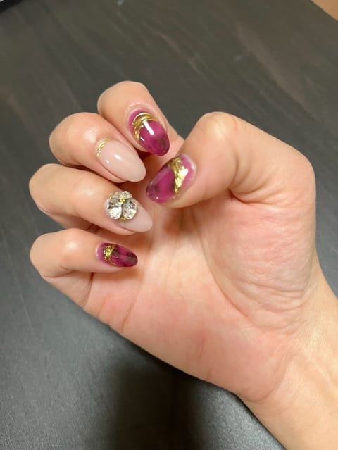 今日は久しぶりに暖かいですね（๑  𖥦 ๑)♡

そういえばネイルかえてきました💅🏼✨
可愛い"(∩>ω<∩)"

今日